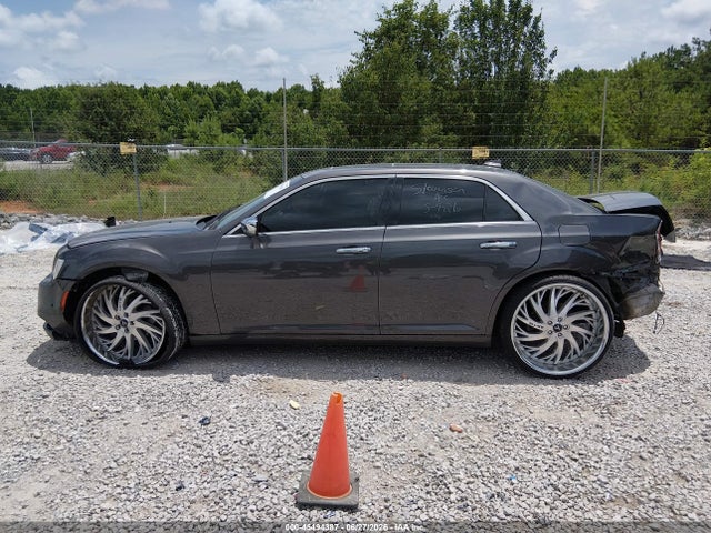 2017 Chrysler 300C — миниатюра 14