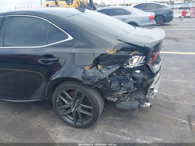 2016 Lexus IS 200T — фото 6