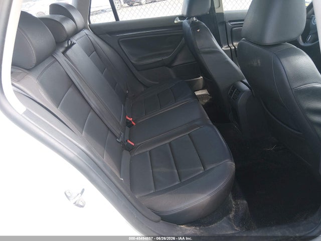 صورة 8 لـ 2014 Volkswagen JETTA SPORTWAGEN 2.0L TDI