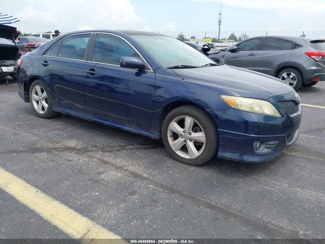 2011 Toyota CAMRY SE photo 1