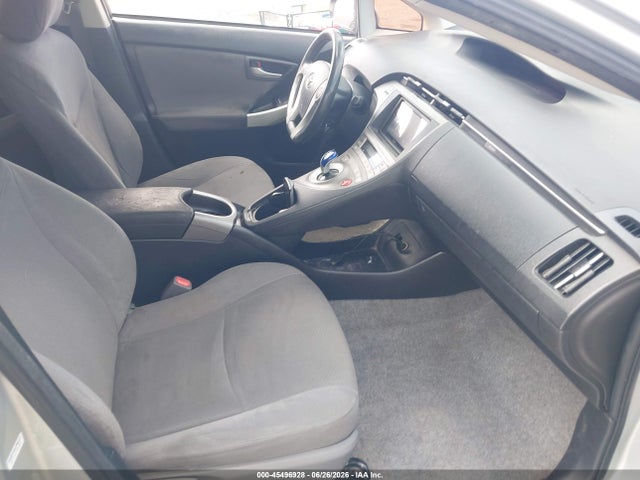 صورة 5 لـ 2015 Toyota PRIUS THREE