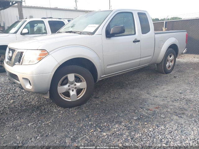 2013 Nissan FRONTIER SV — фото 2
