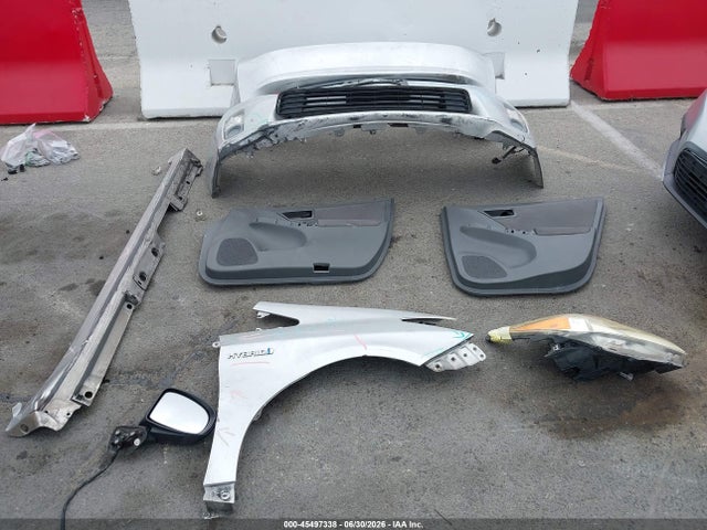 2011 Toyota PRIUS TWO thumbnail 11