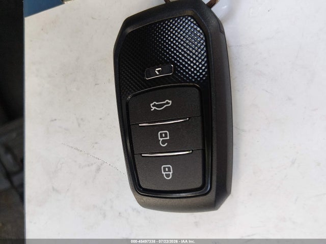 2011 Toyota PRIUS TWO — миниатюра 11
