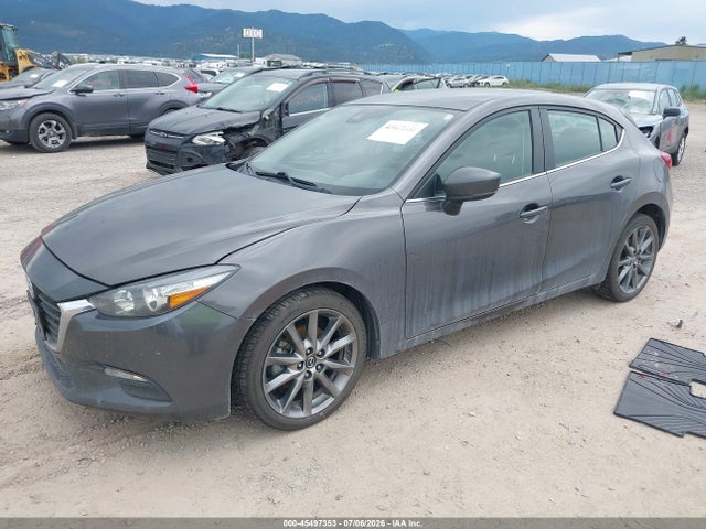 2018 Mazda MAZDA3 TOURING photo 2