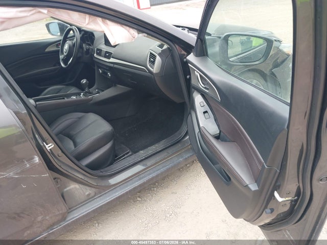 2018 Mazda MAZDA3 TOURING photo 5