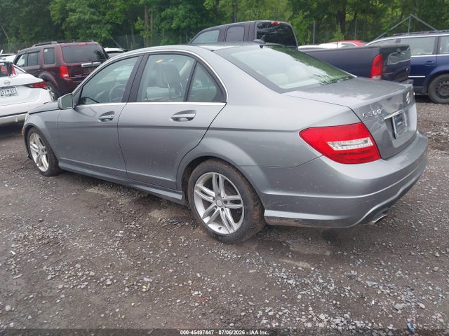 صورة 3 لـ 2012 Mercedes-BENZ C 300 SPORT 4MATIC