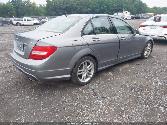 صورة 4 لـ 2012 Mercedes-BENZ C 300 SPORT 4MATIC