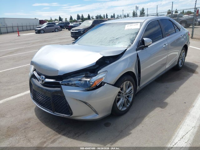 2016 Toyota CAMRY SE photo 2