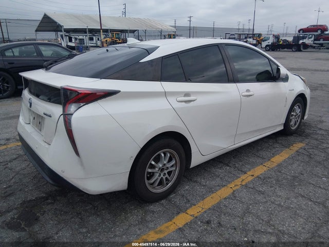 صورة 4 لـ 2017 Toyota PRIUS THREE