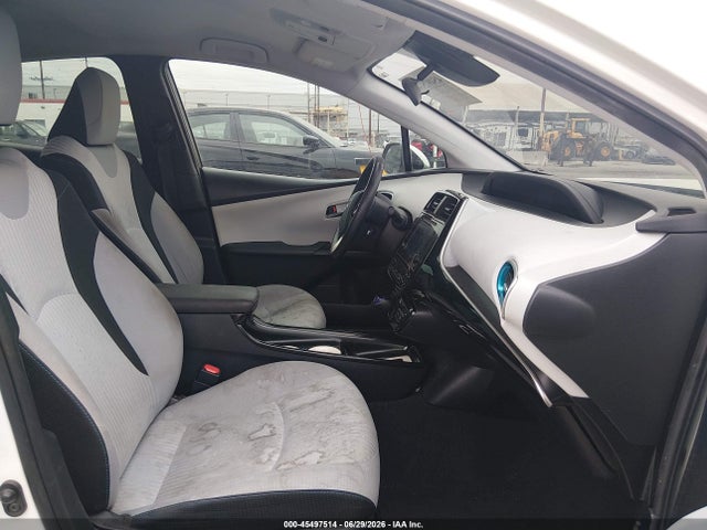 صورة 5 لـ 2017 Toyota PRIUS THREE