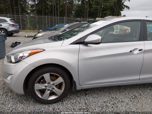 2013 Hyundai ELANTRA GLS 照片 6
