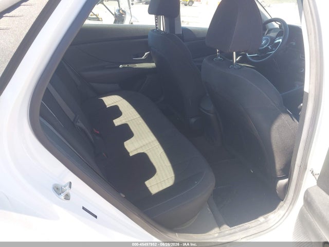 صورة 8 لـ 2022 Hyundai ELANTRA SEL
