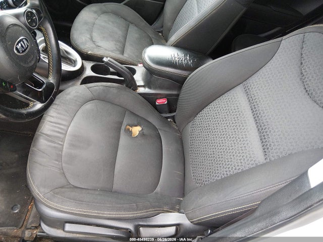 2016 KIA SOUL + 缩略图 15