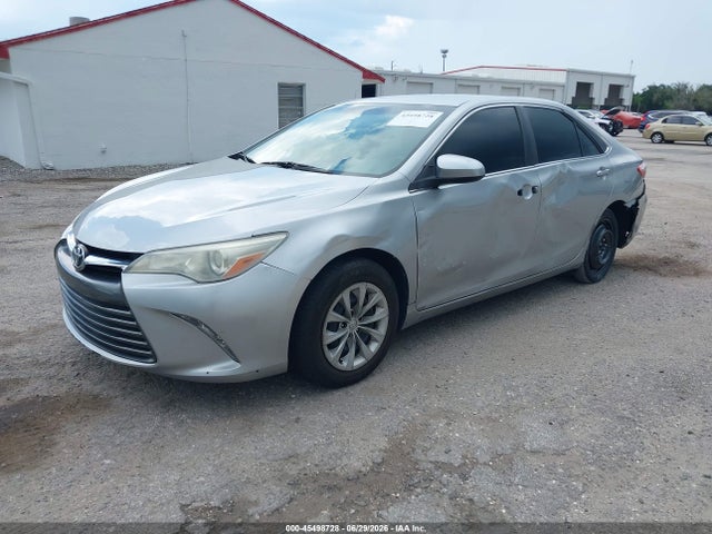 2016 Toyota CAMRY LE — фото 2