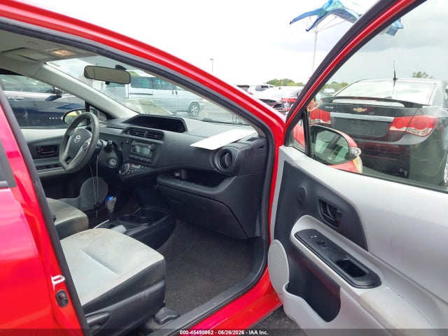 صورة 5 لـ 2014 Toyota PRIUS C ONE