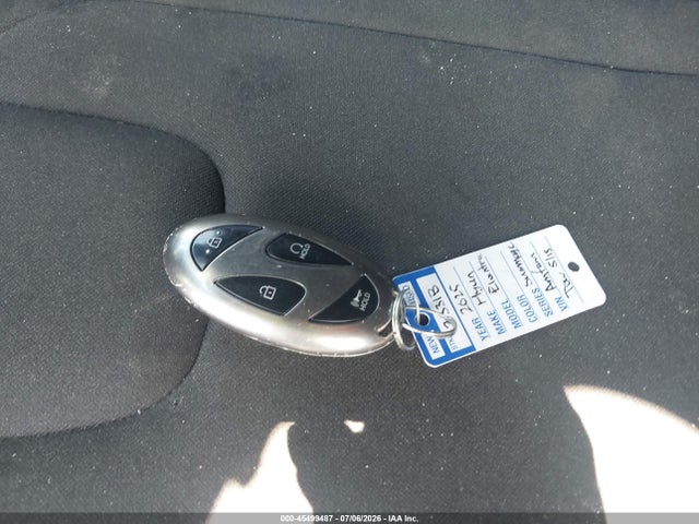 صورة 11 لـ 2025 Hyundai ELANTRA SEL SPORT