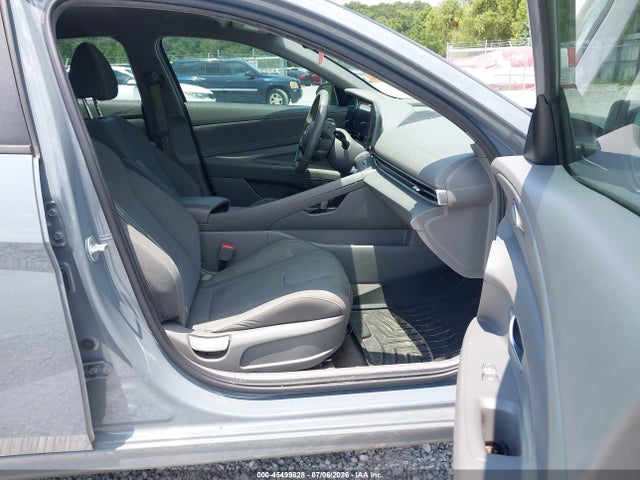 صورة 5 لـ 2023 Hyundai ELANTRA SEL