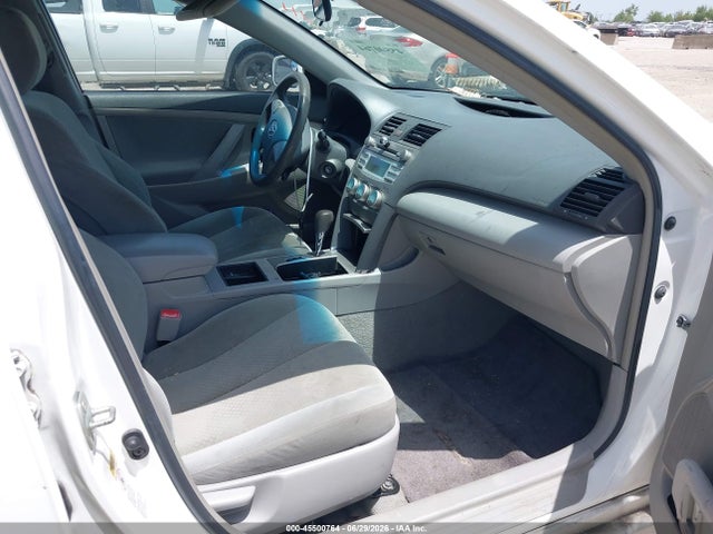 2009 Toyota CAMRY LE photo 5