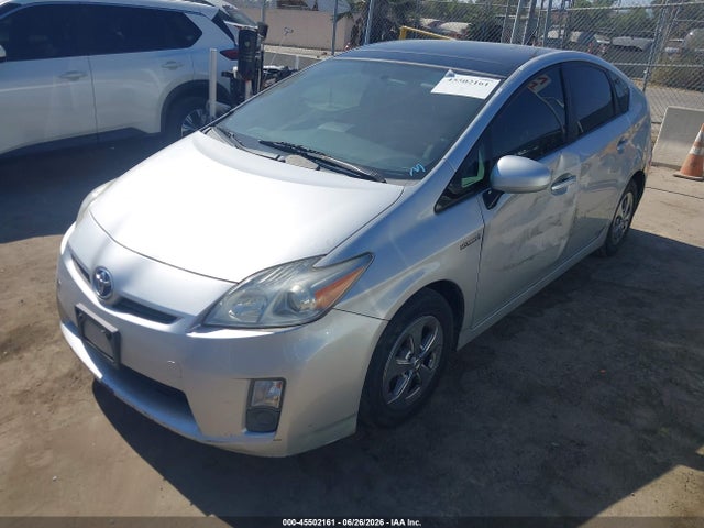 2010 Toyota PRIUS III — фото 2