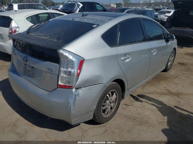 2010 Toyota PRIUS III — фото 4
