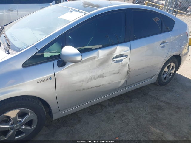 2010 Toyota PRIUS III — фото 6