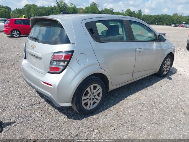 2020 Chevrolet SONIC FWD 1FL 5-DOOR 照片 4