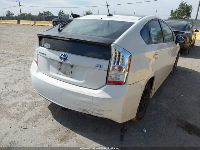 2011 Toyota PRIUS FOUR — фото 4