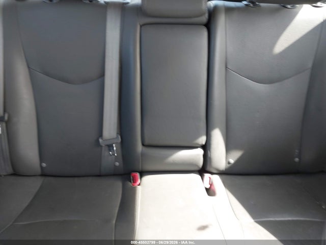 صورة 8 لـ 2011 Toyota PRIUS FOUR