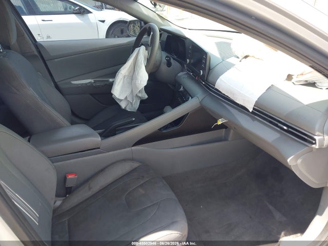 صورة 5 لـ 2023 Hyundai ELANTRA SEL
