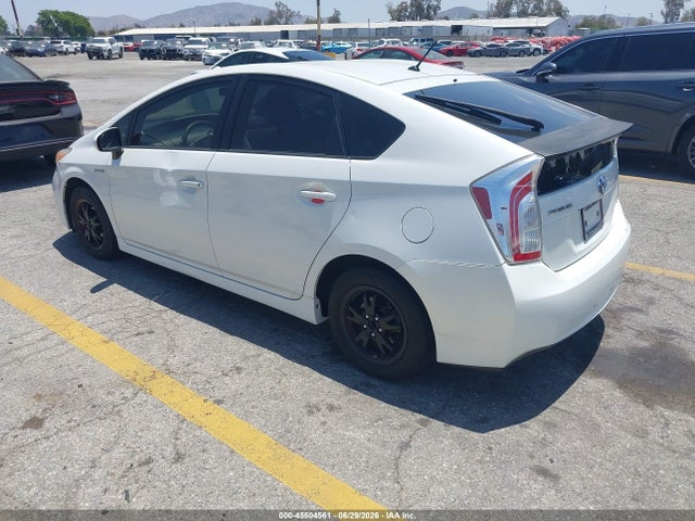 صورة 3 لـ 2015 Toyota PRIUS TWO