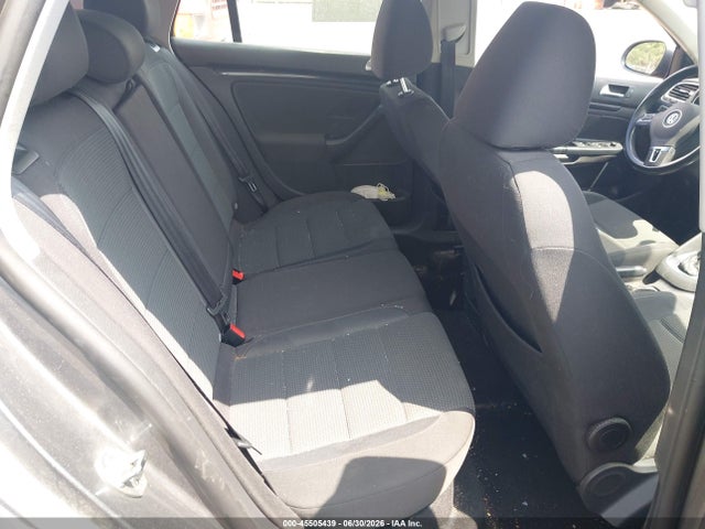 صورة 8 لـ 2013 Volkswagen JETTA SPORTWAGEN 2.5L S