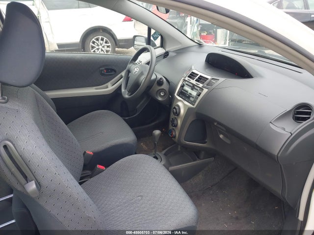 2010 Toyota YARIS 照片 5