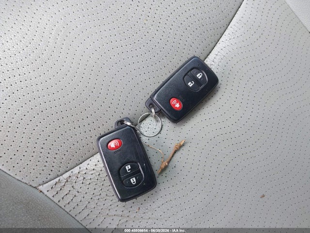2012 Toyota PRIUS THREE — миниатюра 11