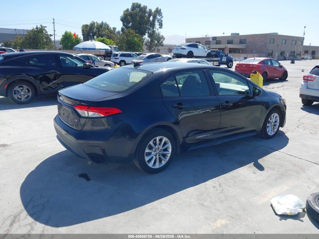 2021 Toyota COROLLA LE photo 4