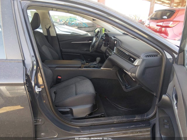 2025 Toyota CAMRY LE photo 5