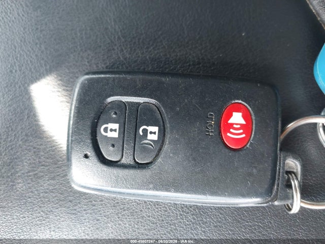 صورة مصغرة 11 لـ 2013 Toyota PRIUS THREE SE