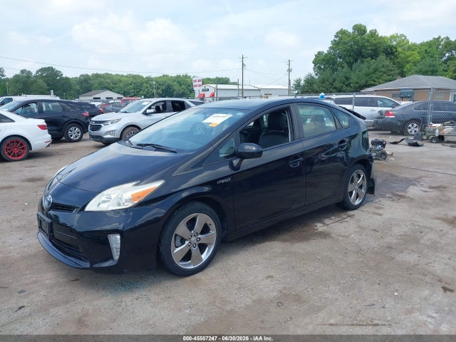 صورة 2 لـ 2013 Toyota PRIUS THREE SE