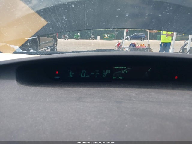 صورة 7 لـ 2013 Toyota PRIUS THREE SE