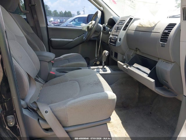 2011 Nissan FRONTIER SV photo 5