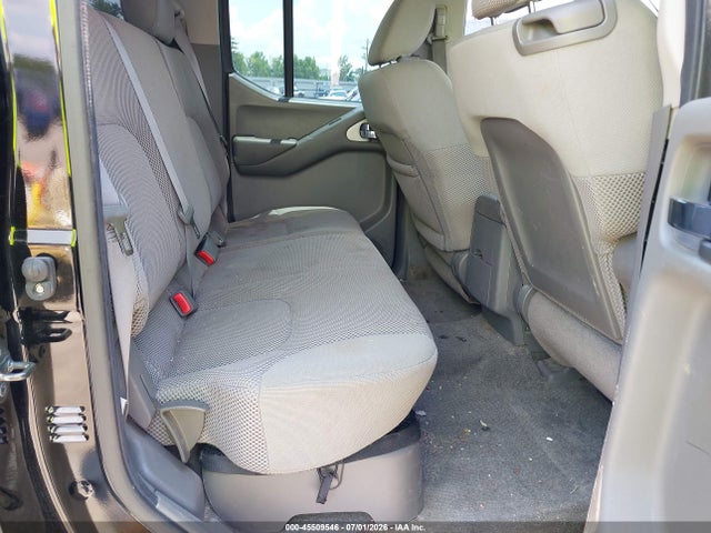 2011 Nissan FRONTIER SV photo 8