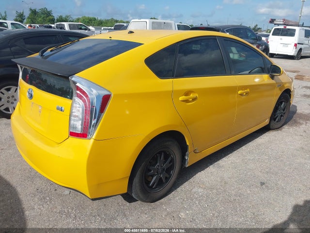 صورة 4 لـ 2013 Toyota PRIUS TWO