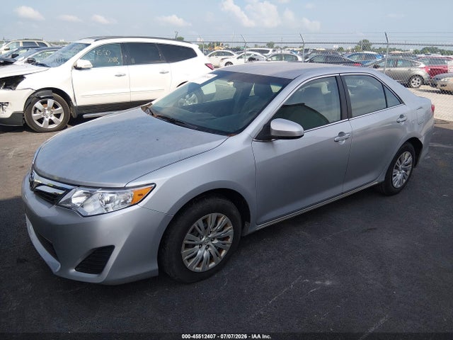 2013 Toyota CAMRY LE photo 2
