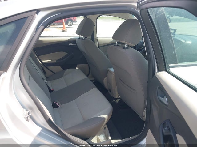 2014 FORD FOCUS SE photo 8