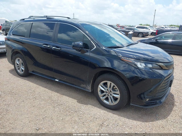 2023 TOYOTA SIENNA WOODLAND EDITION