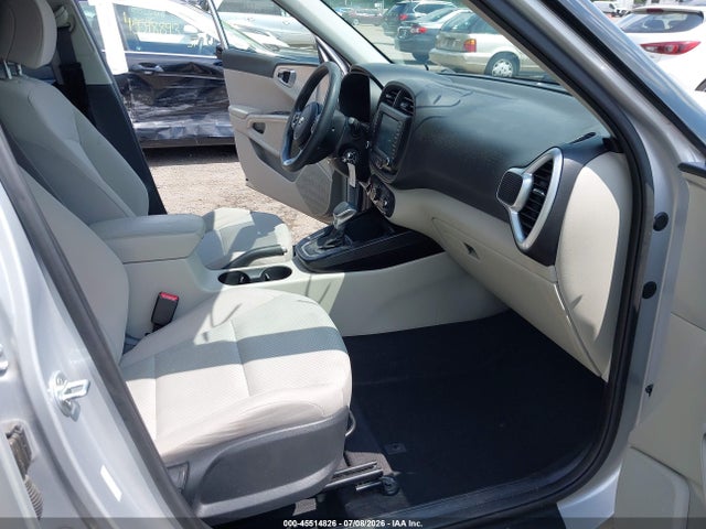 2020 KIA SOUL LX photo 5