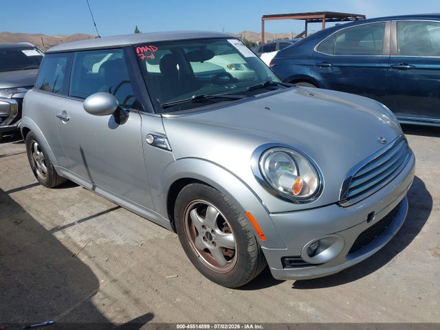 2011 MINI COOPER 