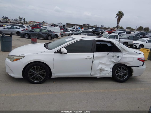 2017 TOYOTA CAMRY SE 17