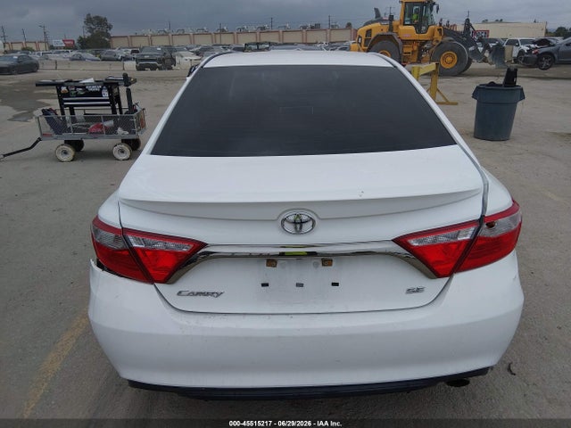 2017 TOYOTA CAMRY SE 19