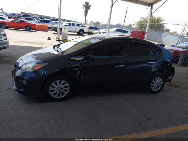 صورة مصغرة 16 لـ 2014 Toyota PRIUS PLUG-IN